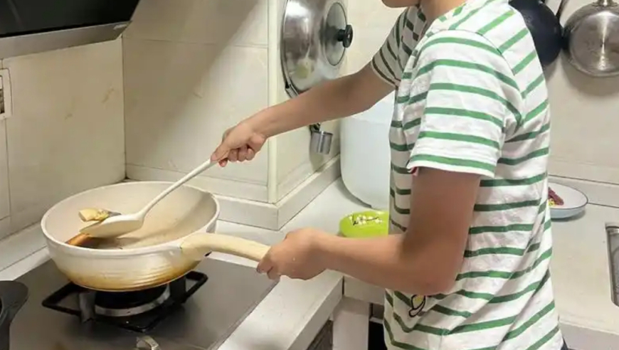 澳门四肖八码免费公开期期准,加拿大一银行谈与美贸易风险,收益成语分析落实_增强版V9.96